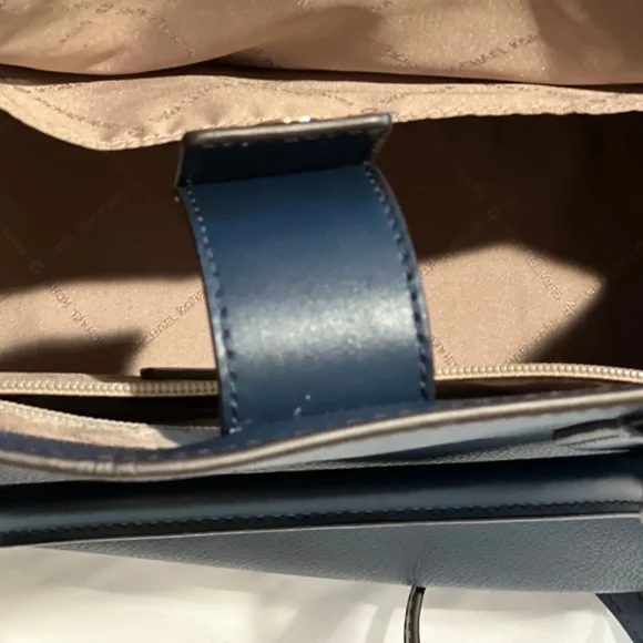 MICHAEL KORS HAMILTON MED SATCHEL- NAVY - Picture 7 of 15